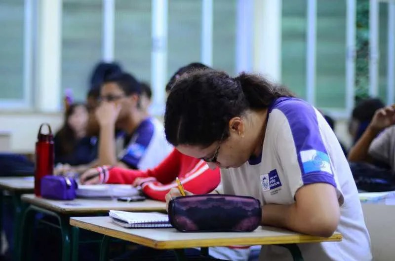 ensino-medio-sala-aula-rede-estadual-rio