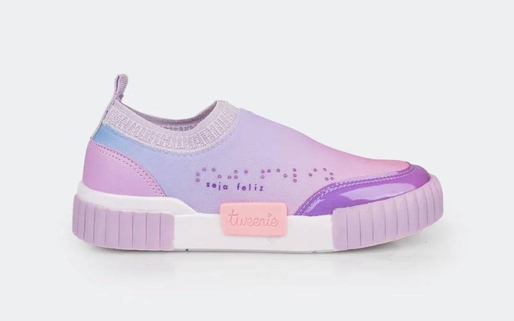 Marca brasileira coloca detalhes em braile em calçados e acessórios