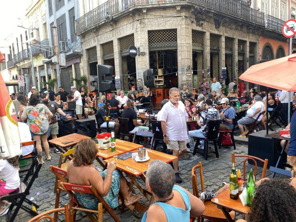 Bares cheios e samba: o Centro que está longe de ser um lugar abandonado