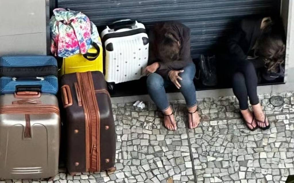 Sem rumo: por que mãe e filha moram há três meses no McDonald’s do Leblon