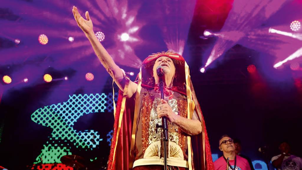 Pula a fogueira! Alceu Valença comanda o Arraiá da Fundição em junho