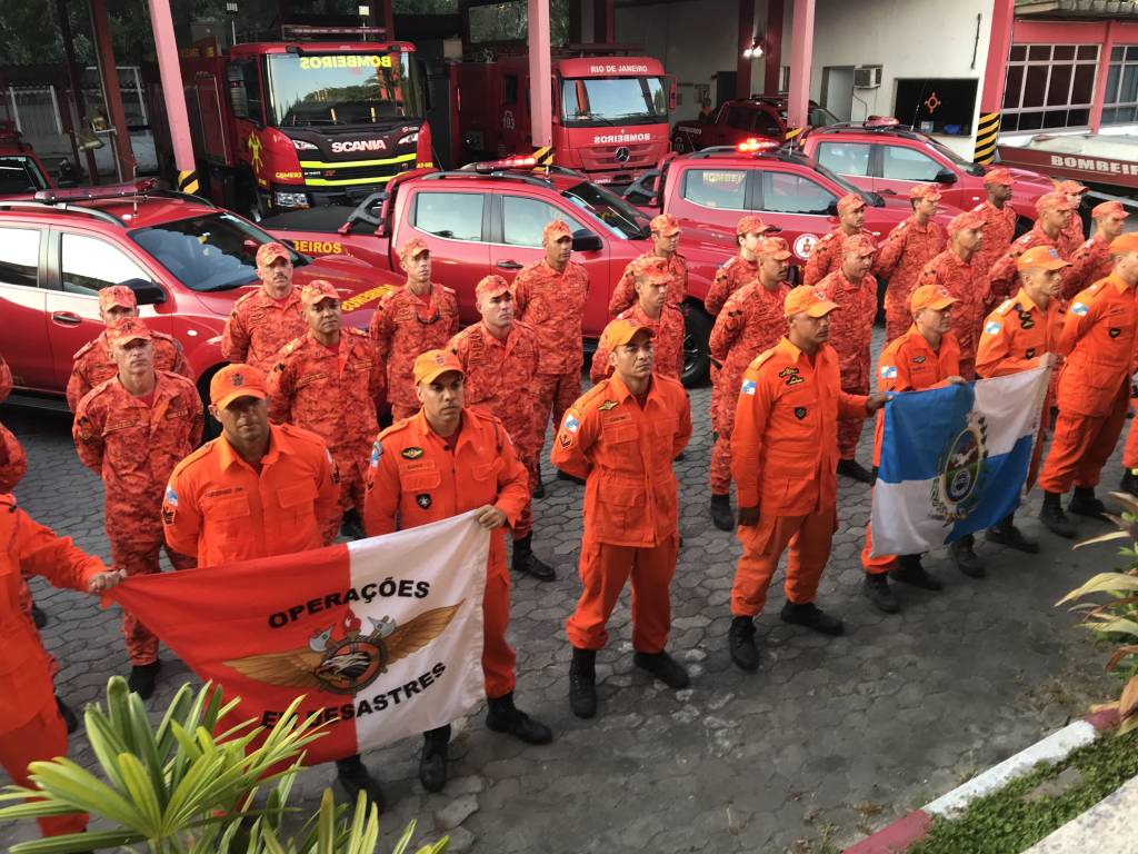 Equipe de 54 bombeiros cariocas vai apoiar resgates no Rio Grande do Sul
