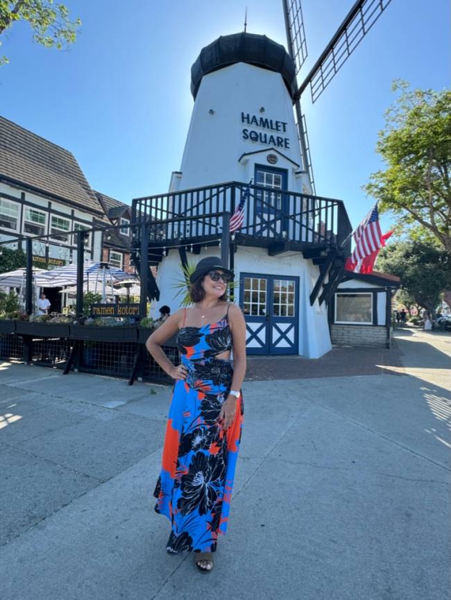 Renata Araujo (You Must Go!) no moinho de Solvang