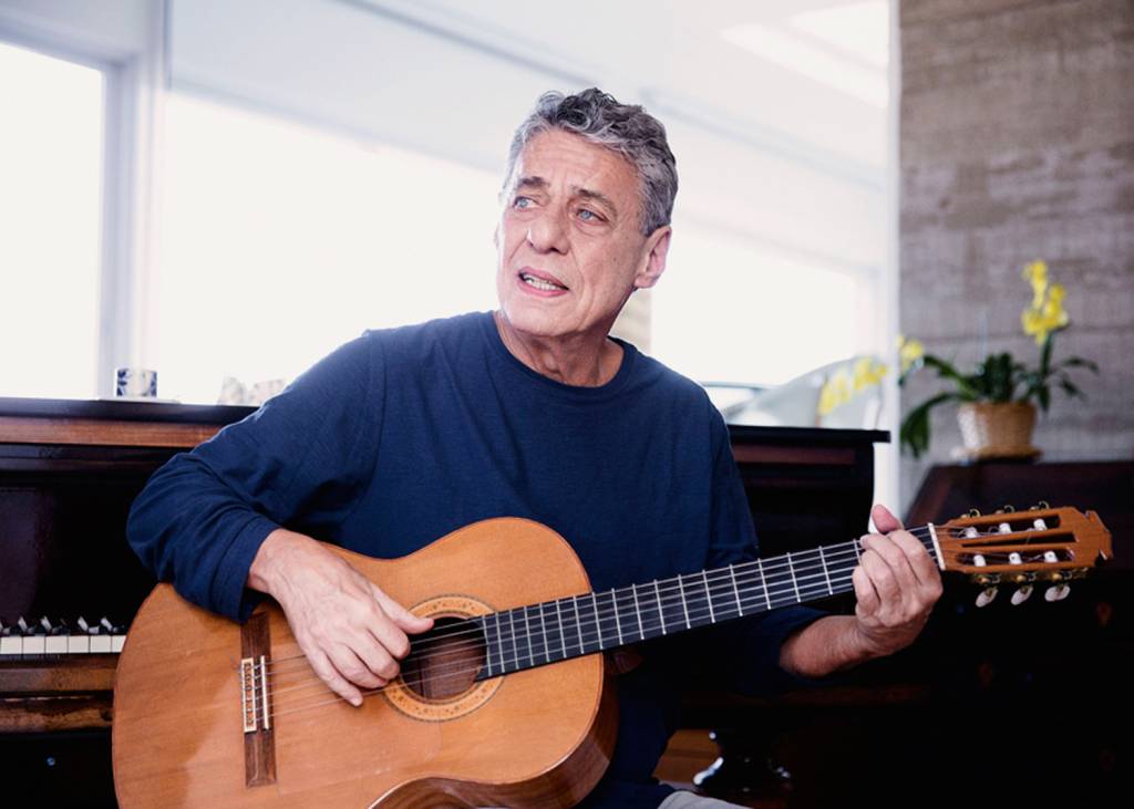 CB_foto-de-LeoAversa111a.jpg MÚSICA - O Rio de Chico Buarque, o novo oitentão