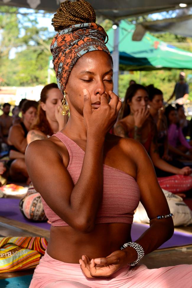 Existem diversas vertentes do yoga. Se você é ansioso ou agitado e gosta de atividades mais dinâmicas, por exemplo, há estilos de yoga que se encaixam no seu perfil.