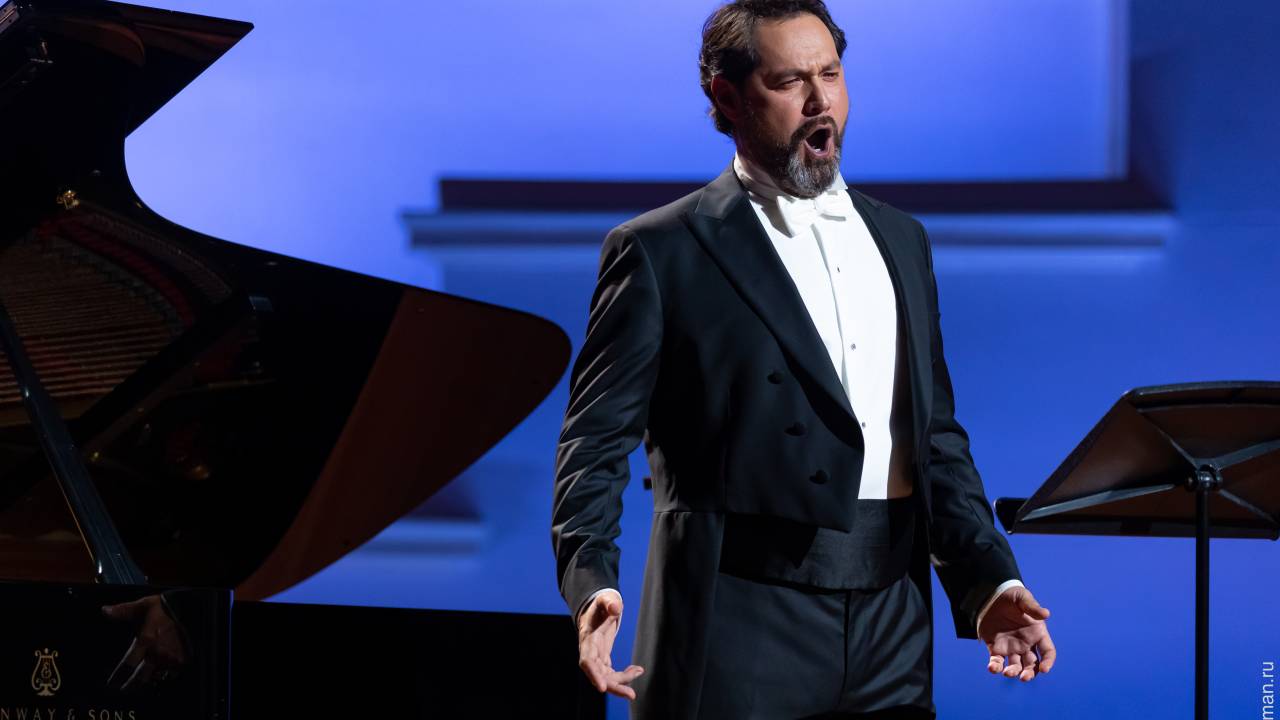 O grande baixo russo Ildar Abdrazakov