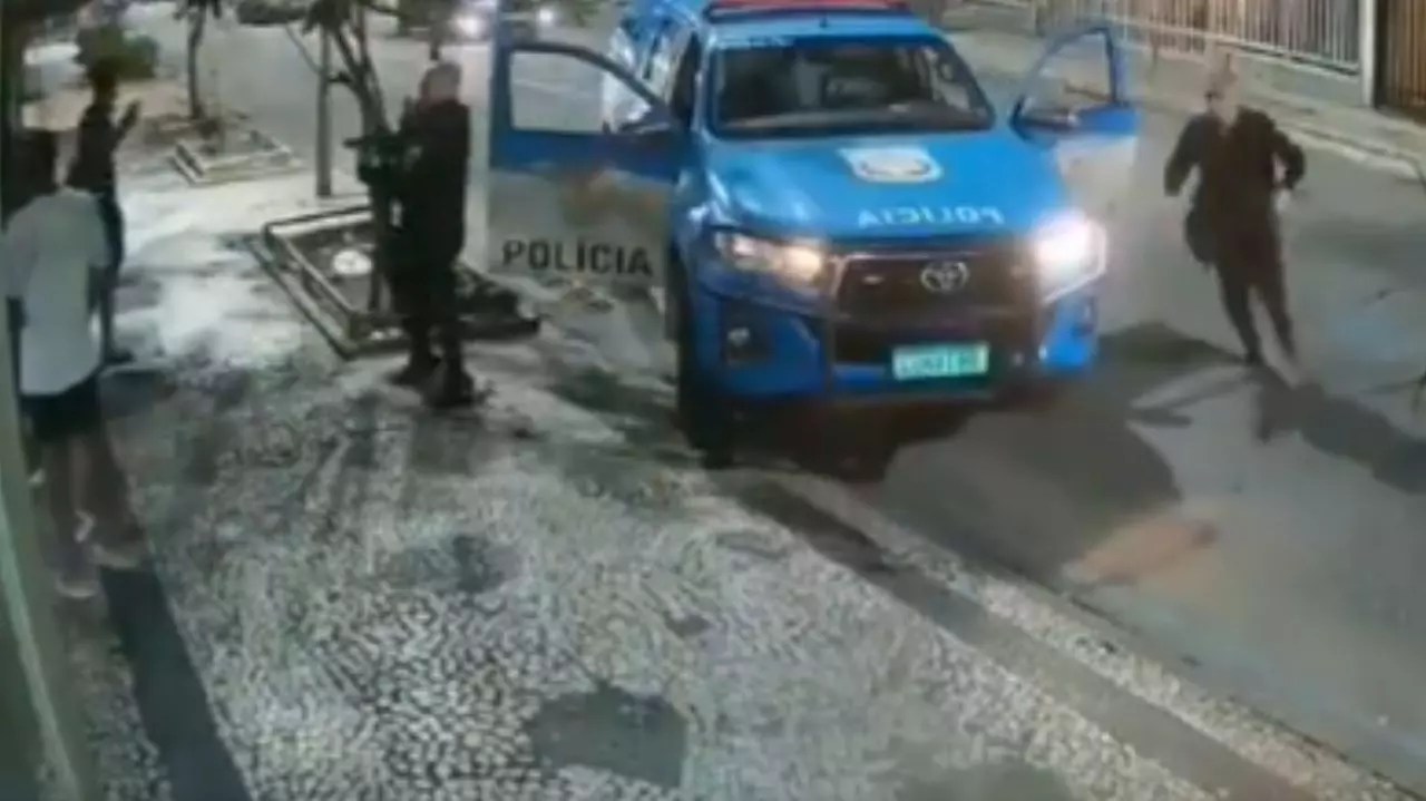 policias-abordam-jovens, negros-filhos-embaixadores-em-ipanema