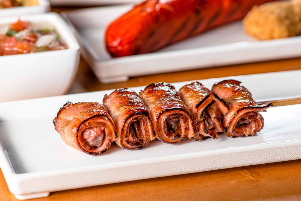 Espetto-Carioca–Carne-com-bacon-Credito-Divulgacao espetto-carioca