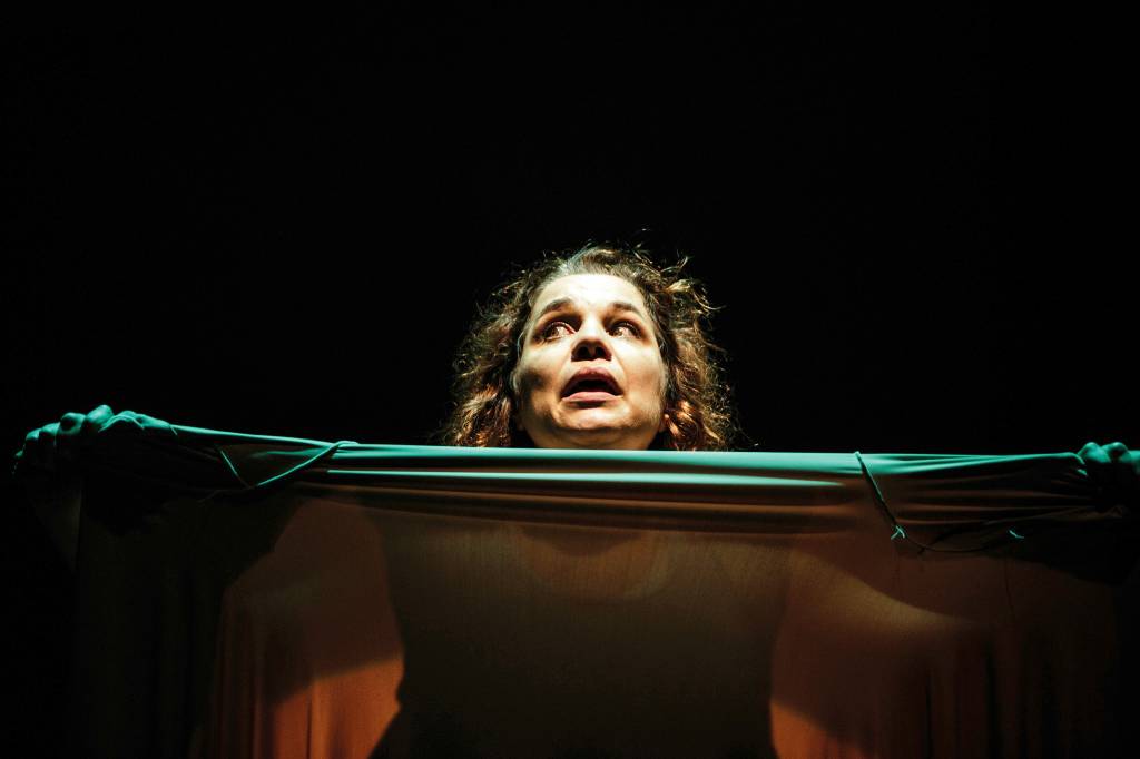 Solos de Isabel Teixeira, Leonardo Miggiorin e mais estreias teatrais no Rio