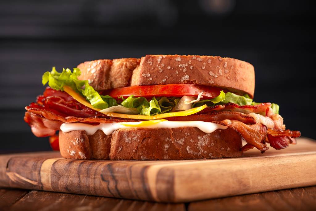 Ogro Steaks – Ogro BLT ogro-steaks-dia-do-bacon