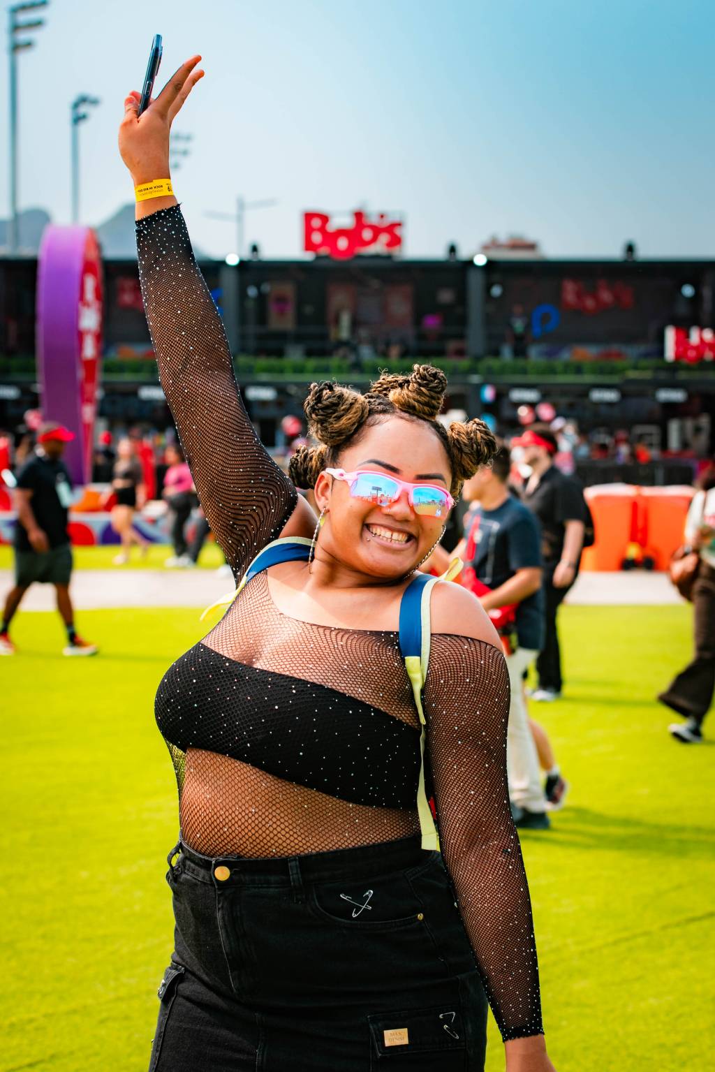 Quanto mais transparente, melhor: o estilo da galera do rock no dia do pop