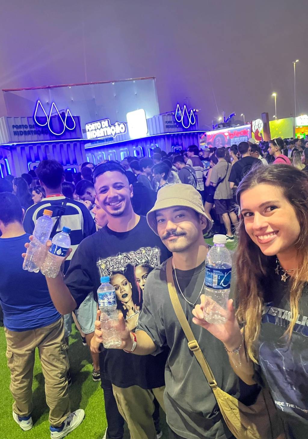 Em dia de Rock in Rio quase 40 graus, fila para encher garrafa de água chega a 40 minutos