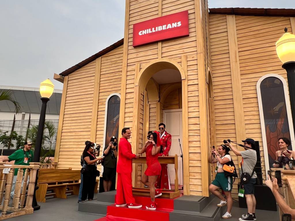 Rainha do altar: Gretchen renova votos com 18º marido no Rock in Rio