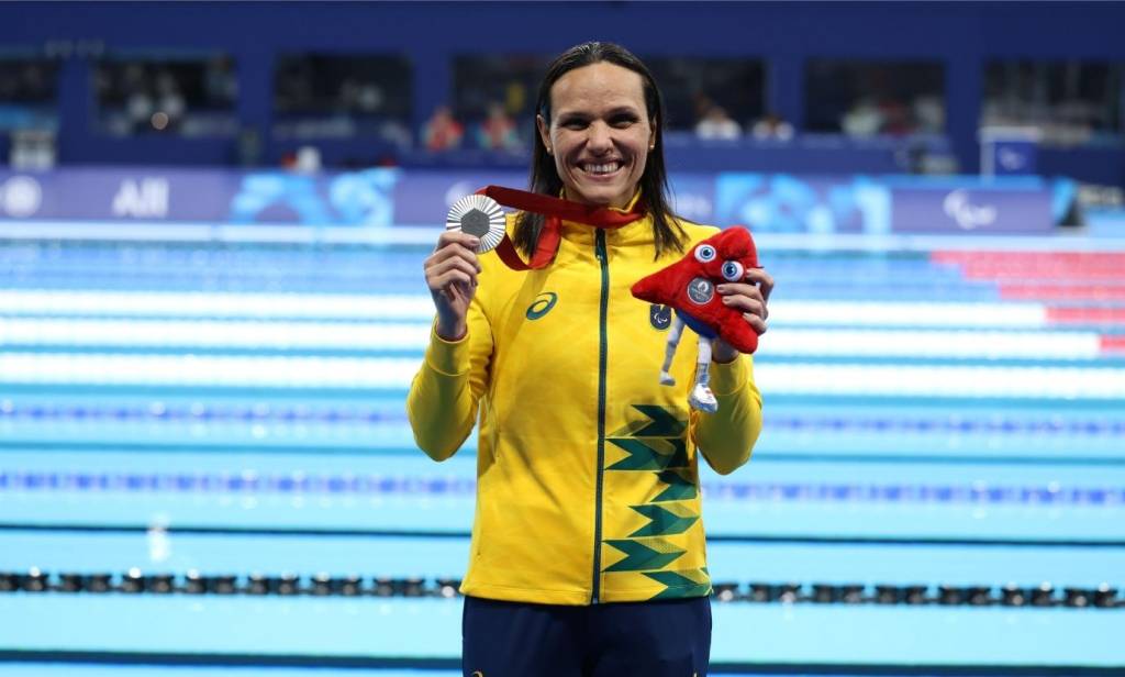 Carol Santiago conquista 5ª medalha e se torna maior medalhista em Paris