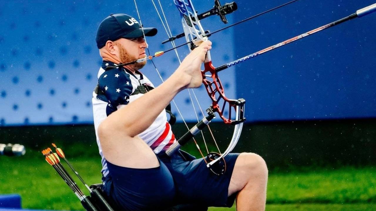 Arqueiro sem braços ganha ouro em Paris depois de treino inusitado