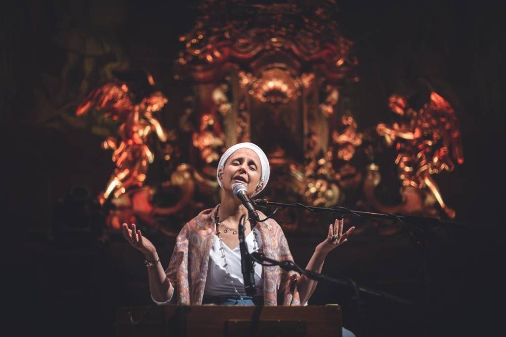 O som sagrado de Snatam Kaur: um papo com a cantora de mantras devocionais