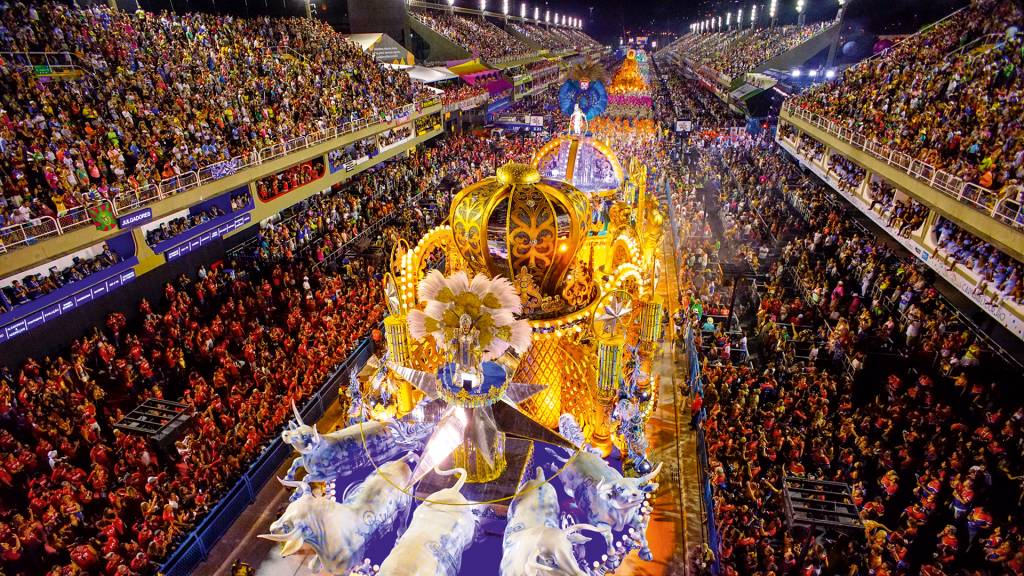 Já é Carnaval: com escolhas de samba antecipadas, escolas ensaiam