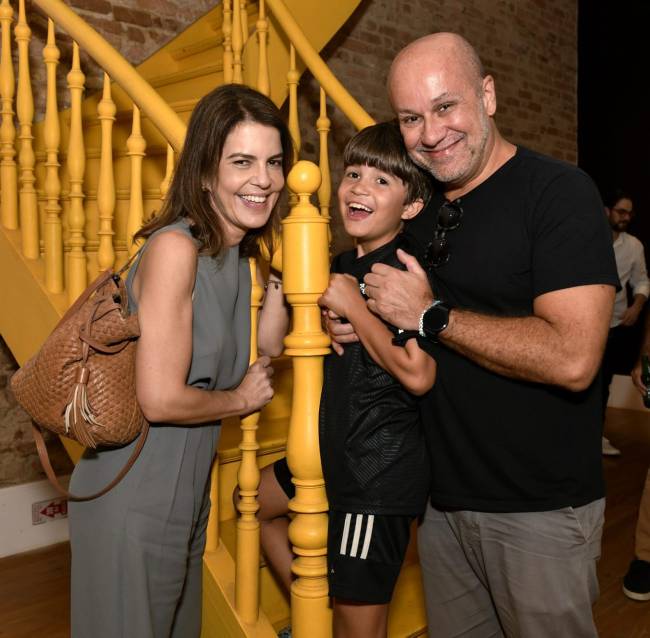 Mariana Gross e Guilherme Schiller com o filho Antônio