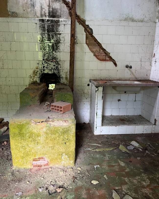 Casa que foi da pintora Djanira, em Paraty, sofre com o abandono