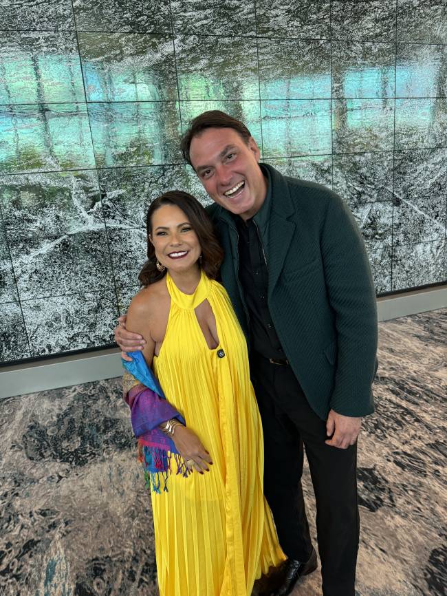 Renata Araújo e Leo Esteves que recebeu o Latin Grammy, pelo seu pai, Erasmo Carlos