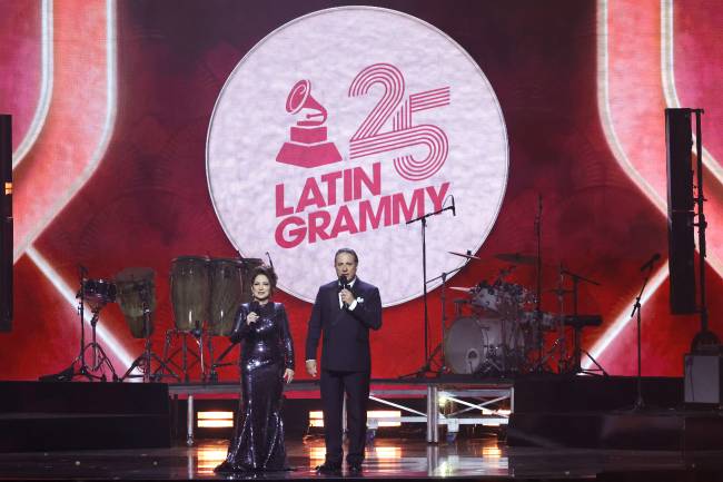 Gloria Estefan e Andy Garcia apresentadores do Grammy Latino