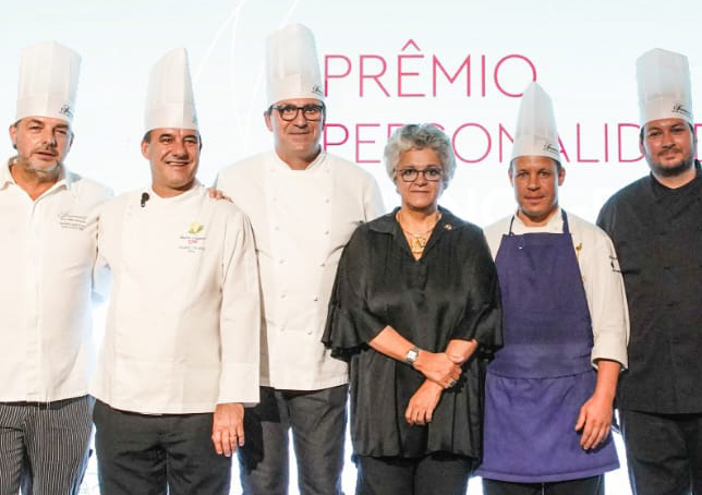 Grandes chefs franceses cozinhando juntos na mesma noite