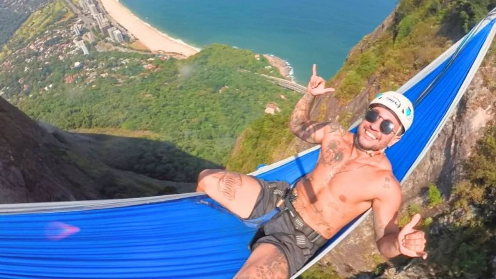 Rede radical montada na Pedra da Gávea não tem autorização para funcionar