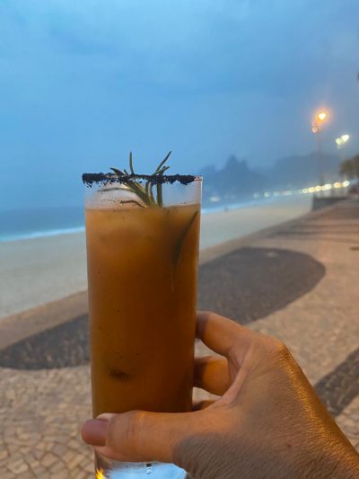 Drinque com vista no Arp Bar