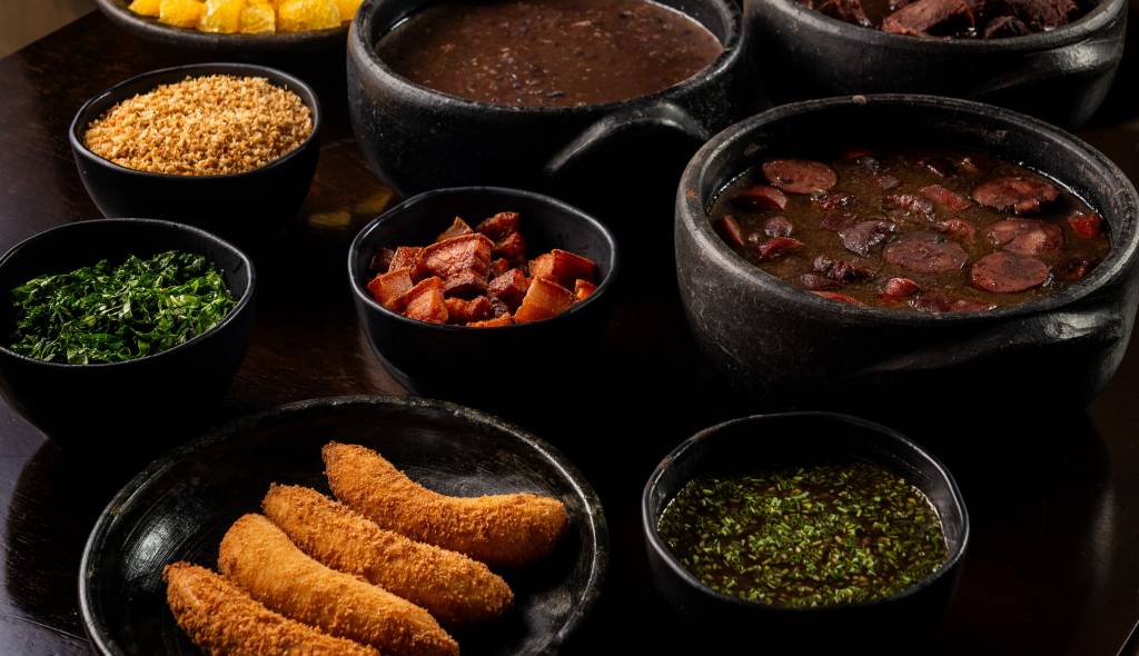 Começa a temporada de feijoadas pré-Carnaval no Rio. Confira a agenda