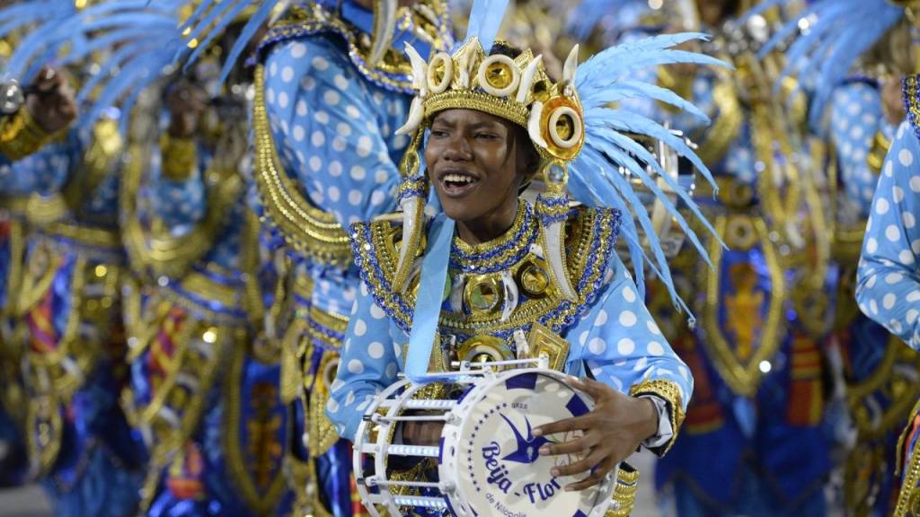Ensaio da Beija-Flor em Copacabana e mais fervos da folia no fim de semana