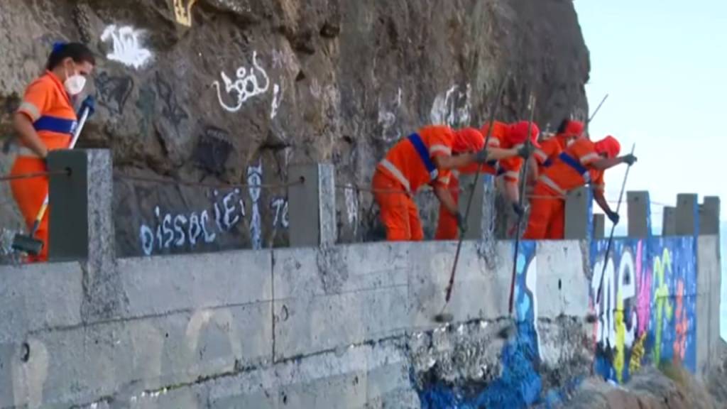 Grafite da discórdia: prefeitura remove pintura da mureta do Leme