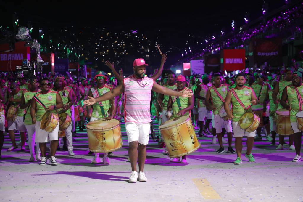 Metrô vai estender horário para quem for aos ensaios técnicos na Sapucaí