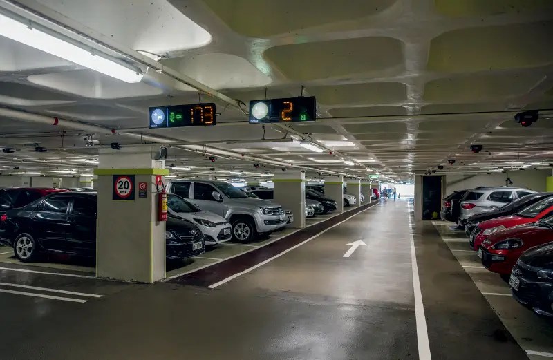 Cobranças excessivas em estacionamentos de shoppings: até quando?