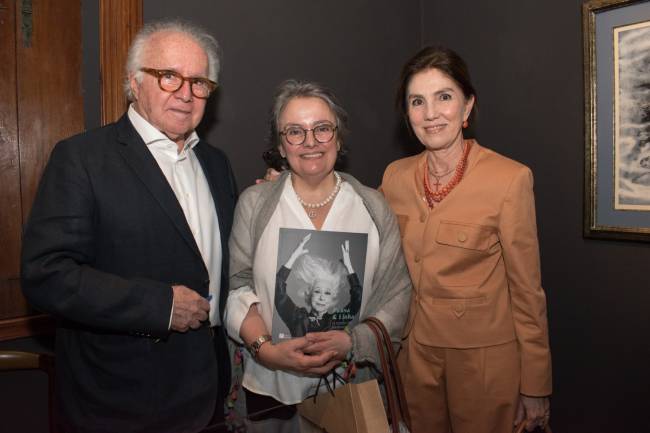 Joaquim e Viviane Falcão com a cons. Portugal Gabriela Albergaria