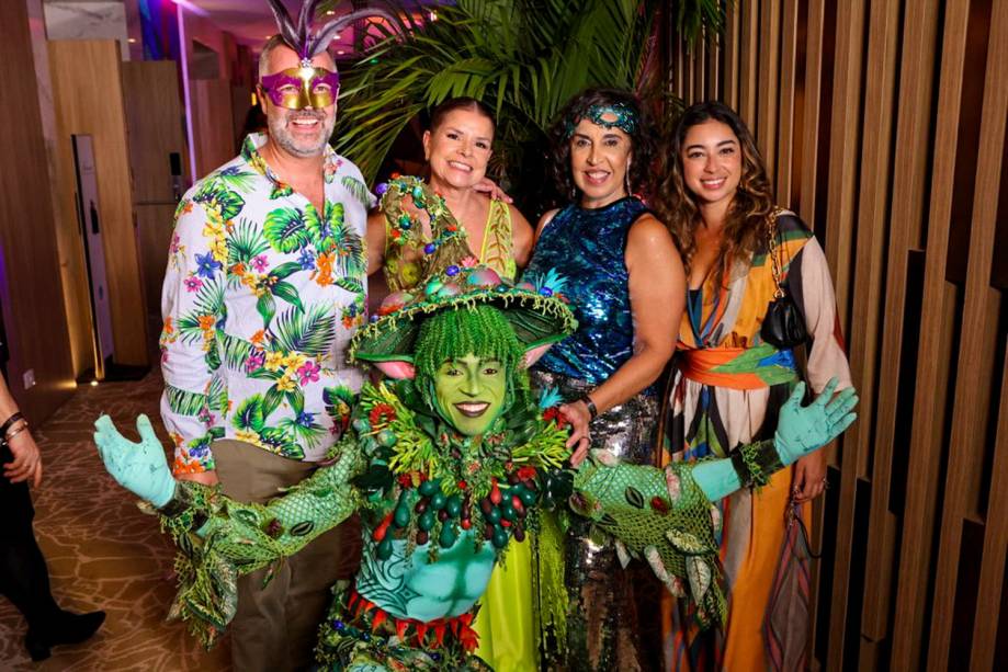Patricia Costa, Simon Mayle, Silvia Silva e Rebecca