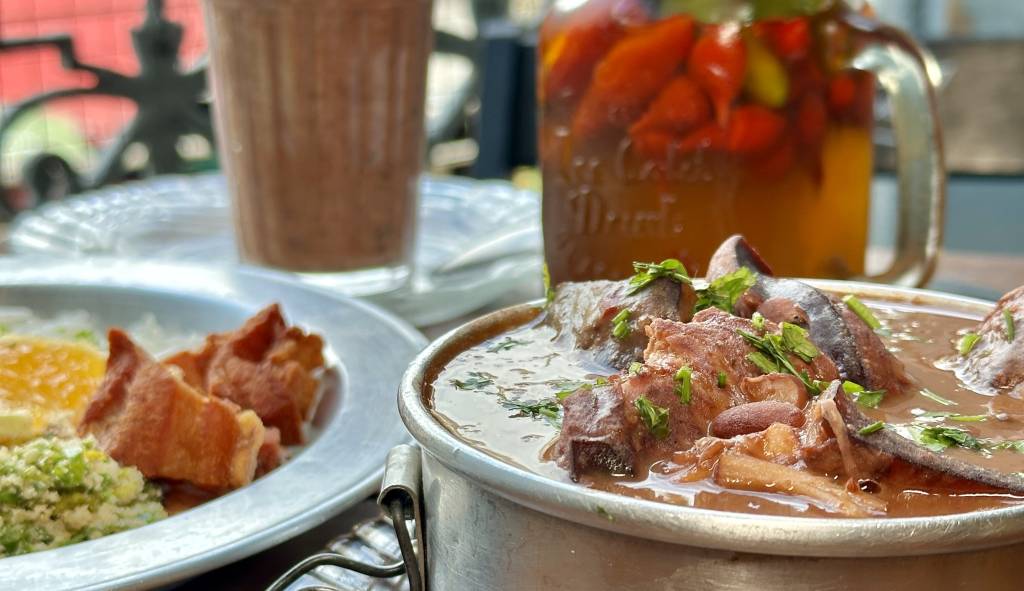 Tem até milkshake de tutu! Largo da Prainha recebe circuito de feijoadas