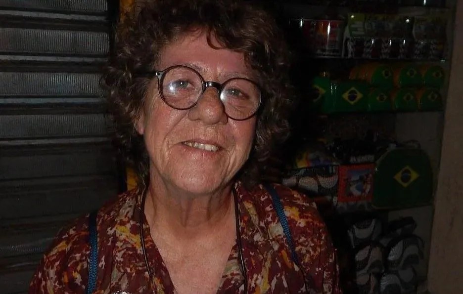 Despedida a Cristina Buarque reúne famosos no bar Bip Bip, em Copacabana