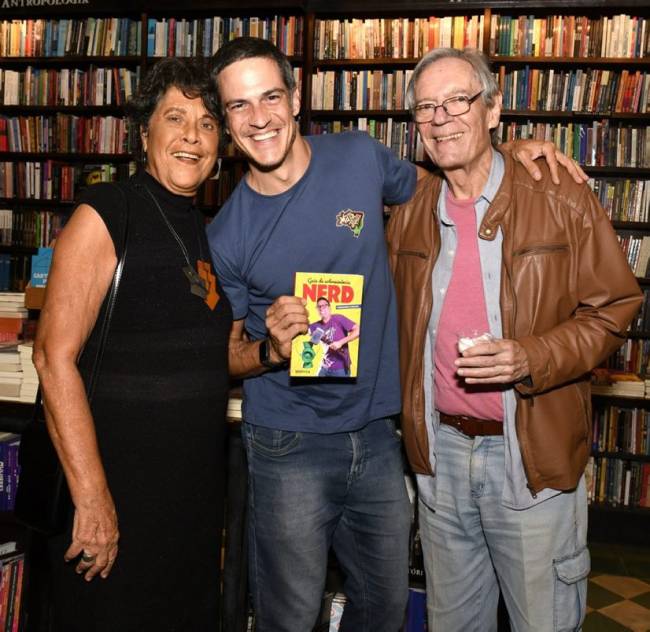 _DSC7504 - Eliana Caruso , Mateus Solano e Chico Caruso - LIVRO FERNANDO CARUSO - ABRIL 22025 - CG