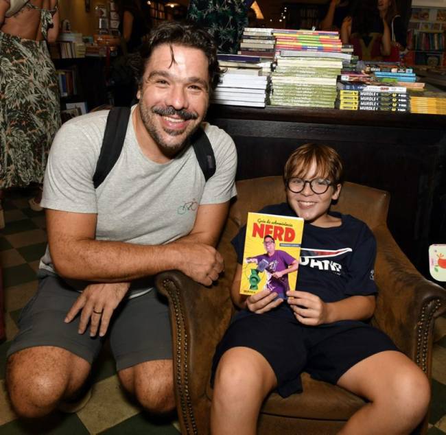 _DSC7559 - Rodrigo Pinho e seu filho Léo Caruso - LIVRO FERNANDO CARUSO - ABRIL 22025 - CG.