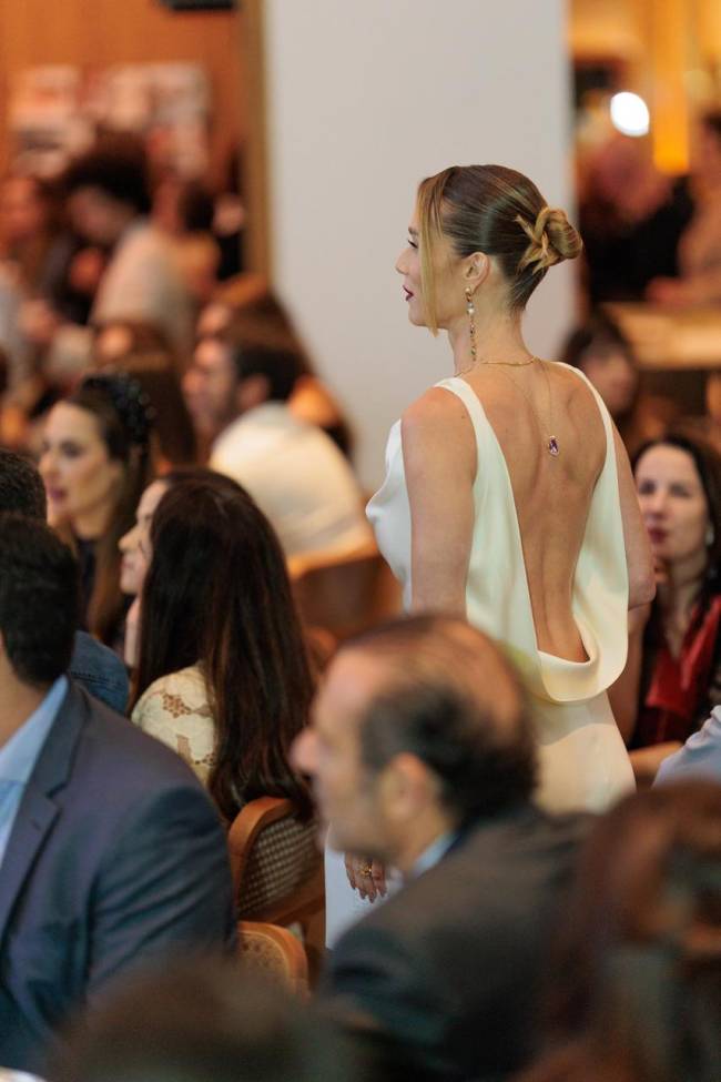 O decote de Mariana Ximenes