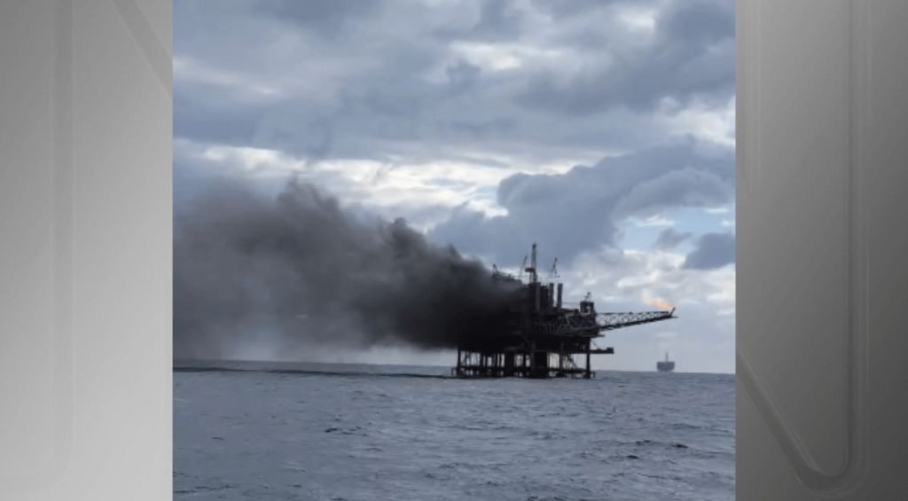 ‘Desmonte’, afirma sindicato após incêndio em plataforma de petróleo