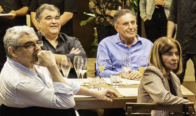 O pesquisador Pedro Mello e Souza com Ruy Barreto Filho, Enoi e Josier Villar