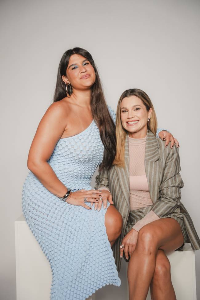 Dose dupla: Giulia Costa e Flávia Alessandra dividem sofá em podcast