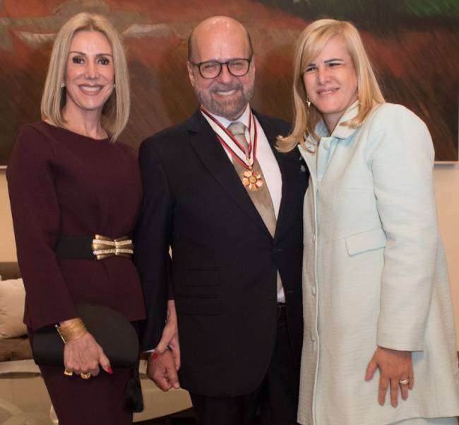 Isabela e Luiz Felipe Francisco com a presidente da OAB-RJ, Ana Teresa Basilio