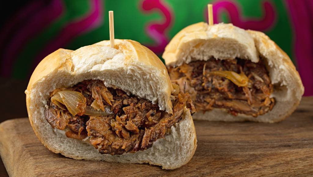 Sanduíches de bar se reinventam com novos molhos e recheios