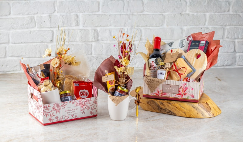 Farinha Pura: cestas mesclam presentes e do&ccedil;uras