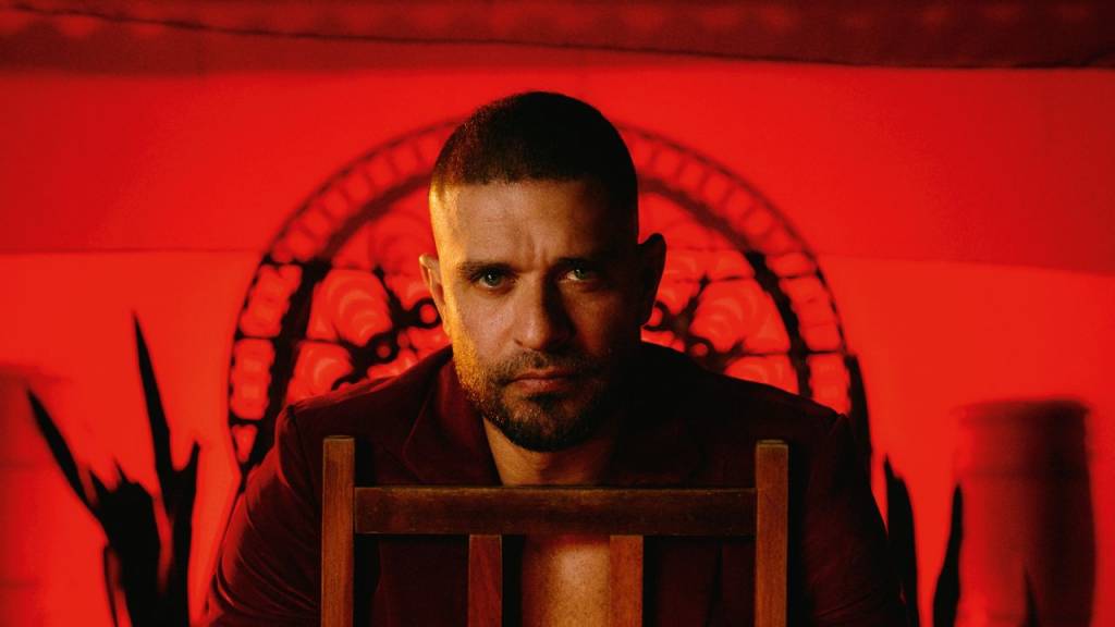 Diogo Nogueira traduz em disco a leveza da relação com Paolla Oliveira