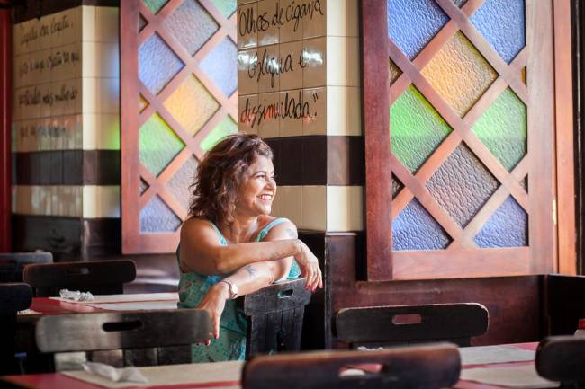 Dorina celebra 30 anos de carreira em novo disco