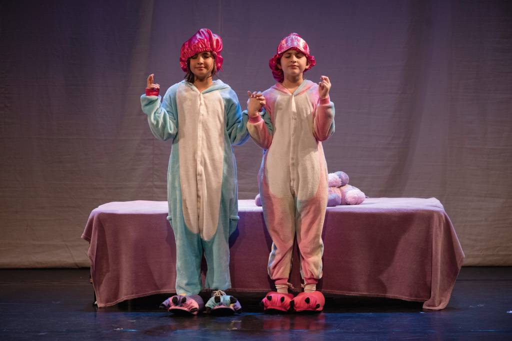 Peça infantil é um passaporte para o mundo analógico dos anos 1990