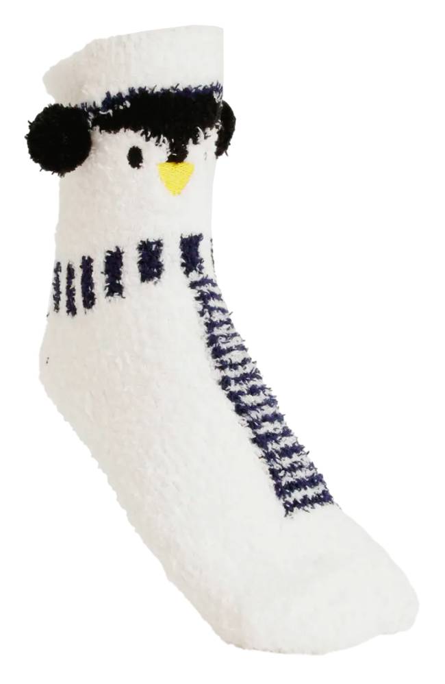 Em alta: do litoral carioca para os pés, de cano médio, 100% poliéster da Marisa. R$ 14,99.